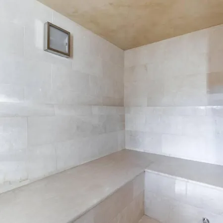 Magnifique Avec Piscine Et Hammam *